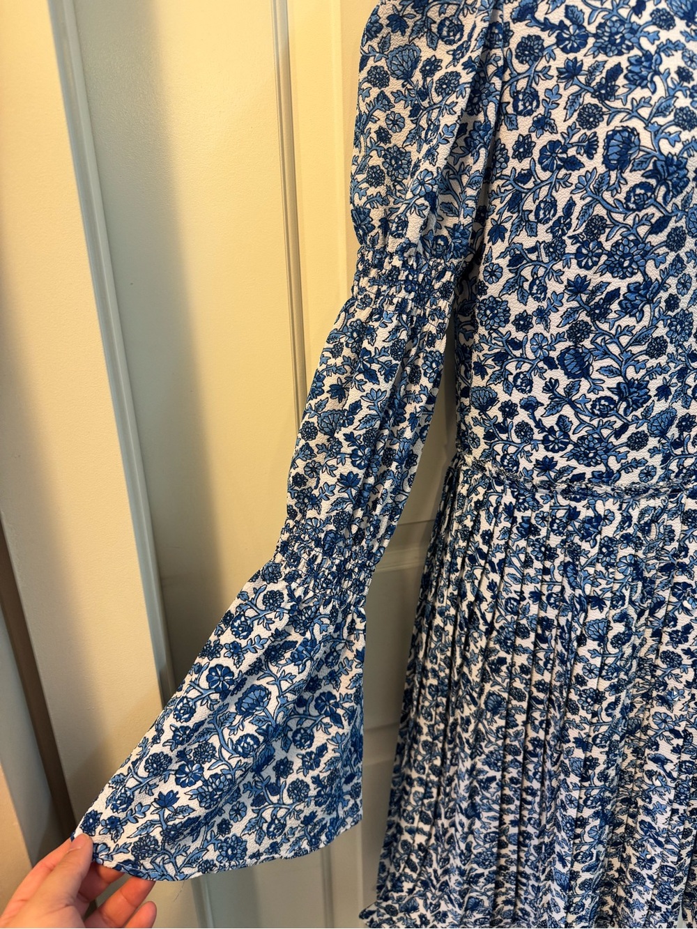 MICHAEL Michael Kors Blue White Floral Pleated Dress Smocked Bell Sleeve XS - Picture 9 of 12